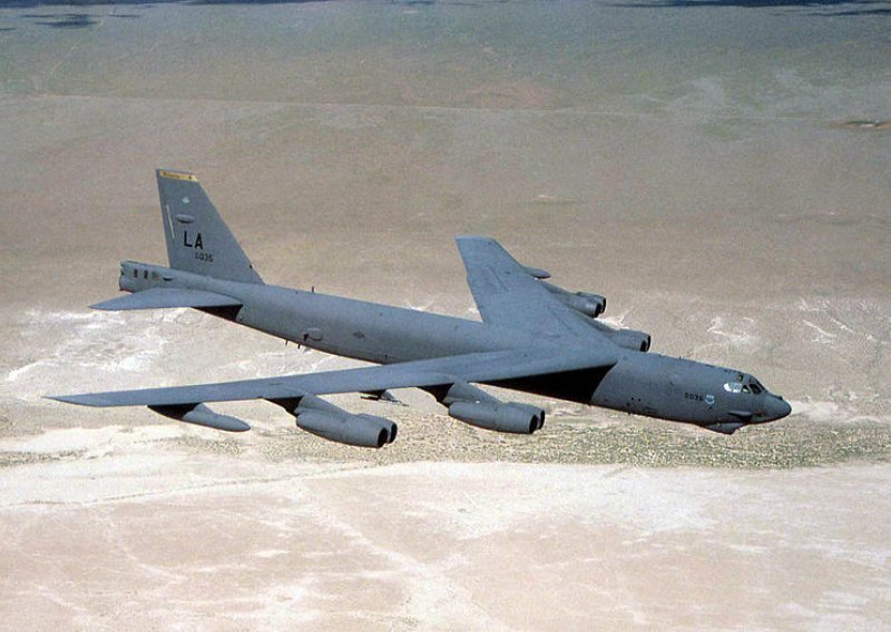 Američki B-52 u kineskoj zoni protuzračne obrane!
