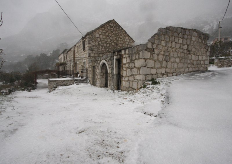 Snijeg u Dalmaciji, pa čak i na Mljetu i Pelješcu