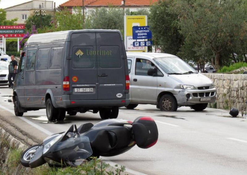 Dvojica mladića teško ozlijeđena u prometnoj nesreći