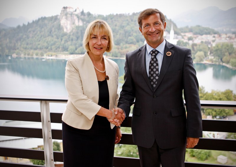 Erjavec: Bank dispute should be resolved through balance settlement