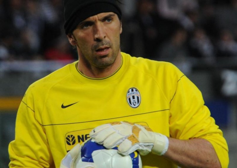 Buffon ako i ode, sigurno neće u Manchester