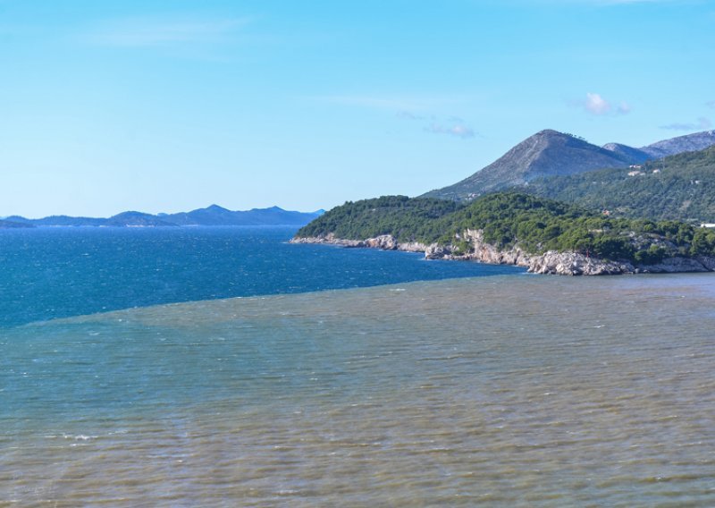 Zbog kiše more kod Dubrovnika postalo smeđe!