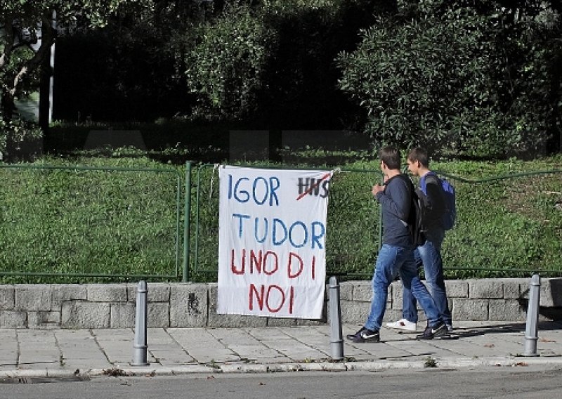 Split preplavljen porukama podrške Tudoru