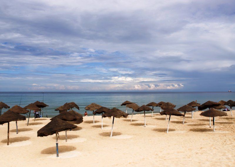 Umjesto u hotelu, raznio se bombom na plaži