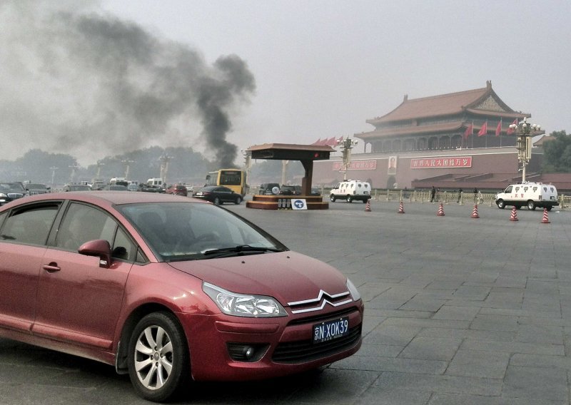 Incident na Tiananmenu - samoubilački napad?