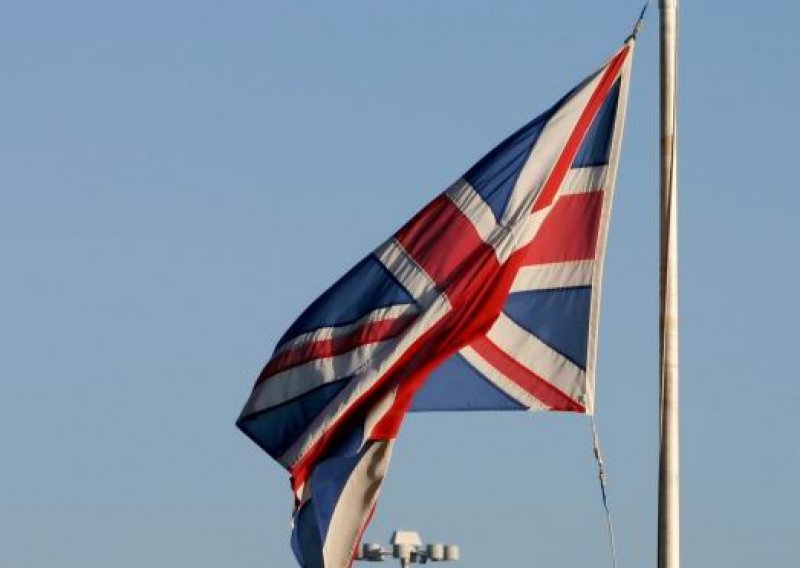 Protestanti opet prijete zbog spuštanja britanske zastave