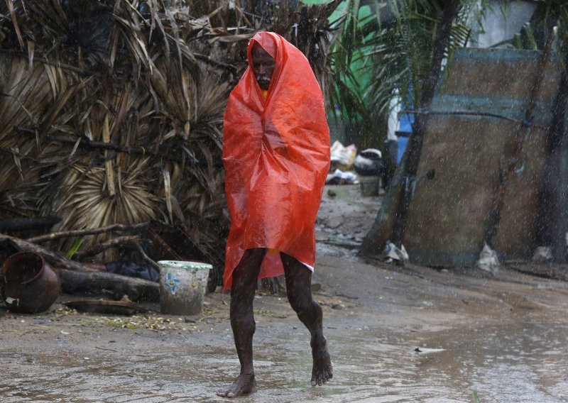 Indija se sprema za 'oluju svih oluja', evakuirano pola milijuna ljudi