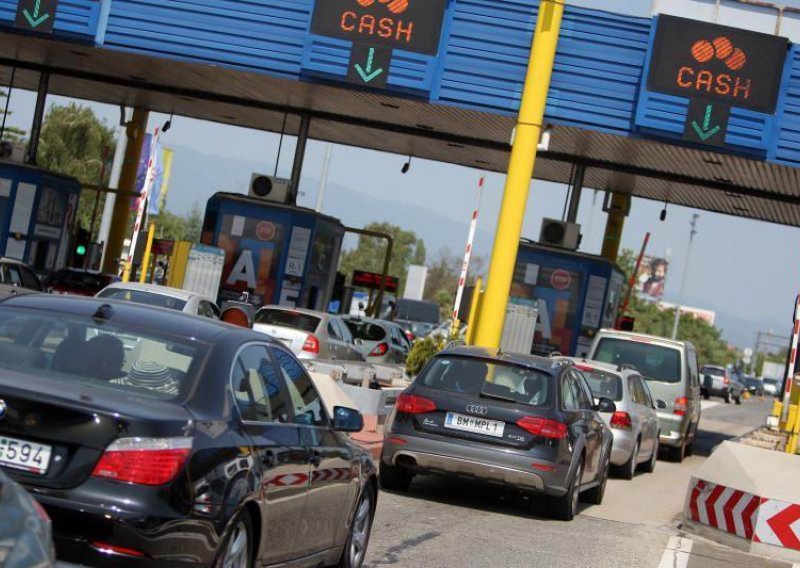 Promet gust, zastoji na nekim graničnim prijelazima na ulazu u Hrvatsku