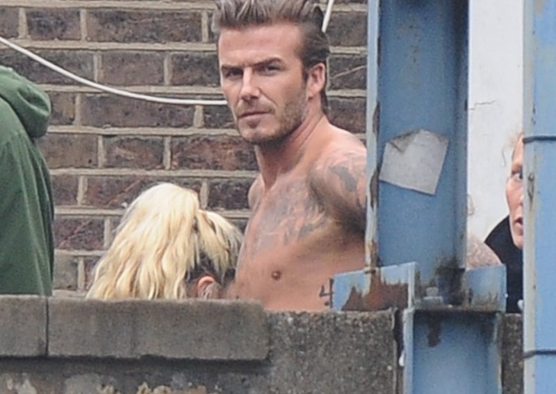 David Beckham uhvaćen na skeli bez hlača