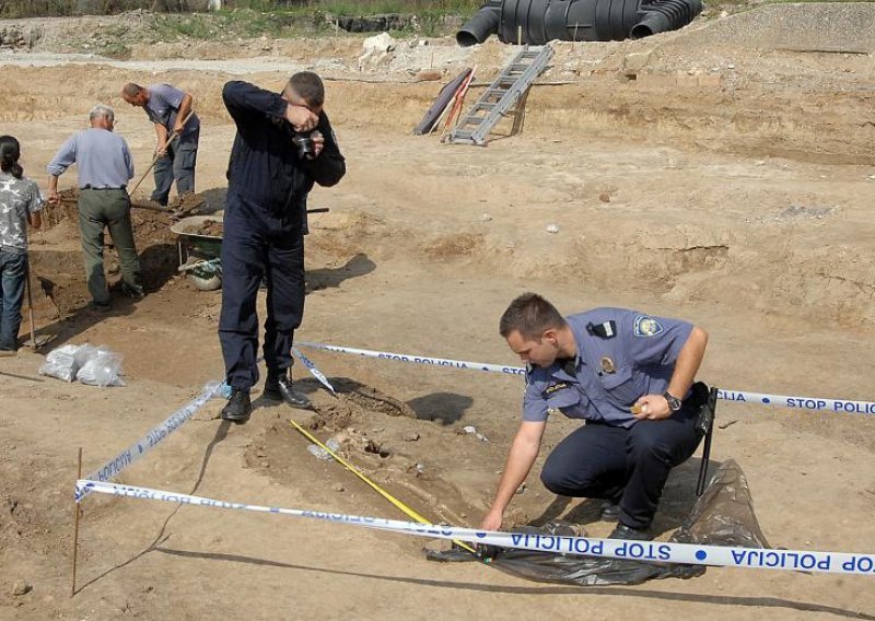 U Sisku pronađeni ostaci mrtvih tijela nekoliko osoba