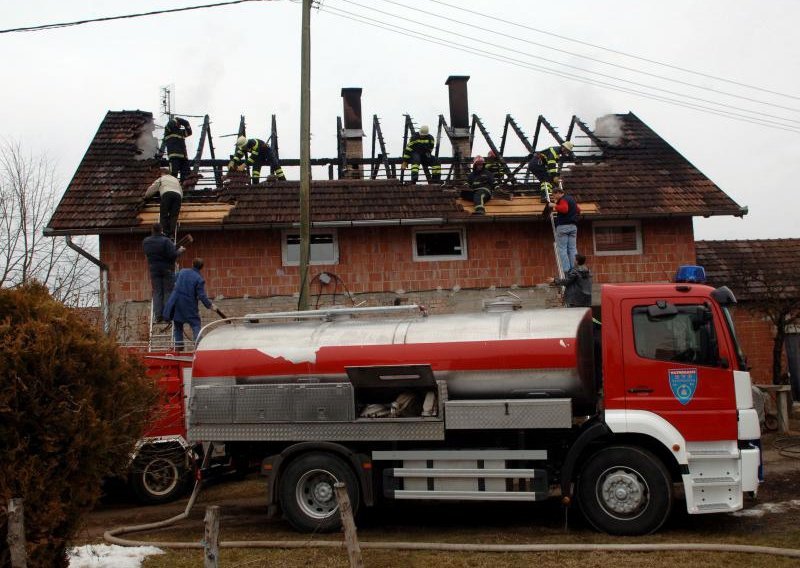 Požar uništio krovište kuće osmeročlane obitelji