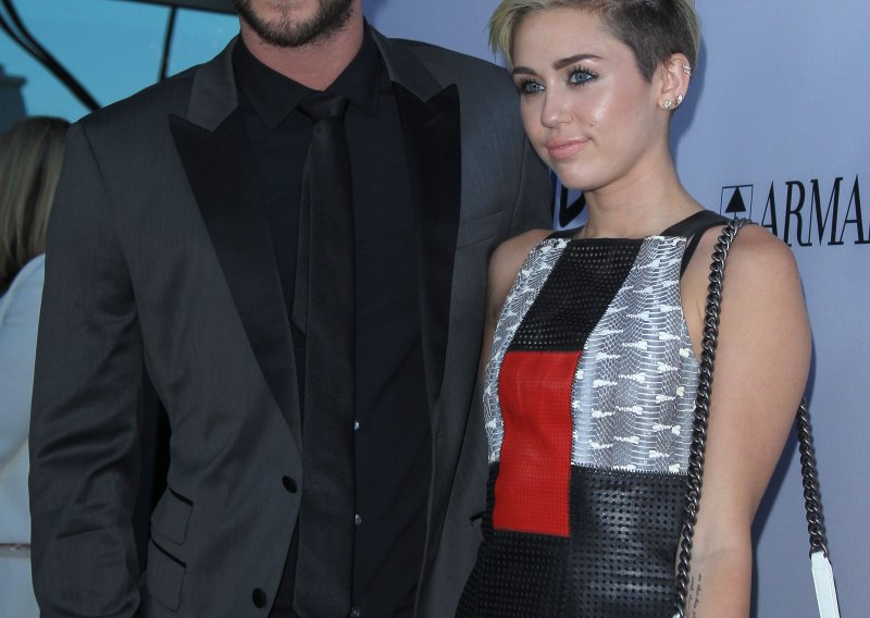 Miley progovorila o prekidu sa zaručnikom