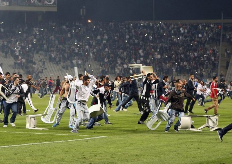 Neredi na Bešiktaševom stadionu digli Tursku na noge