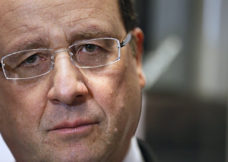 Tabloid povlači tekst o Hollandeovoj aferi