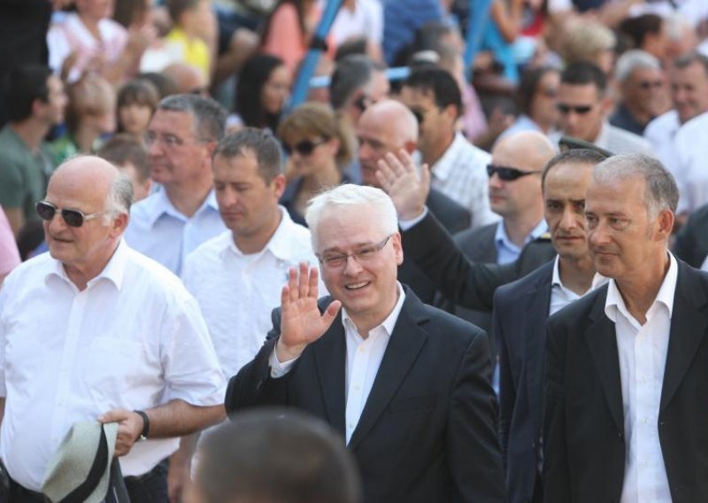 Josipovic to visit Montenegro, Macedonia and Kosovo this week