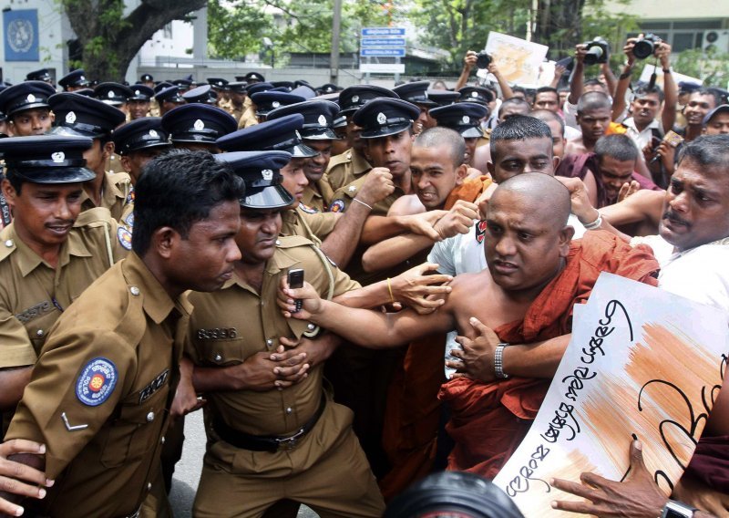 Šri Lanka klizi prema autoritarnom režimu?