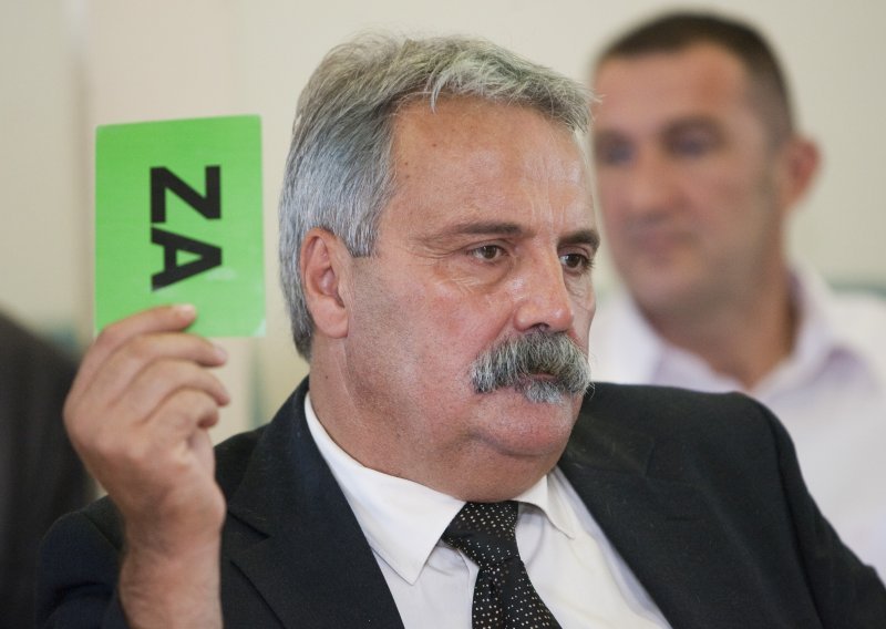 Vukovarski SDP predlaže izbacivanje Pinjuha iz stranke