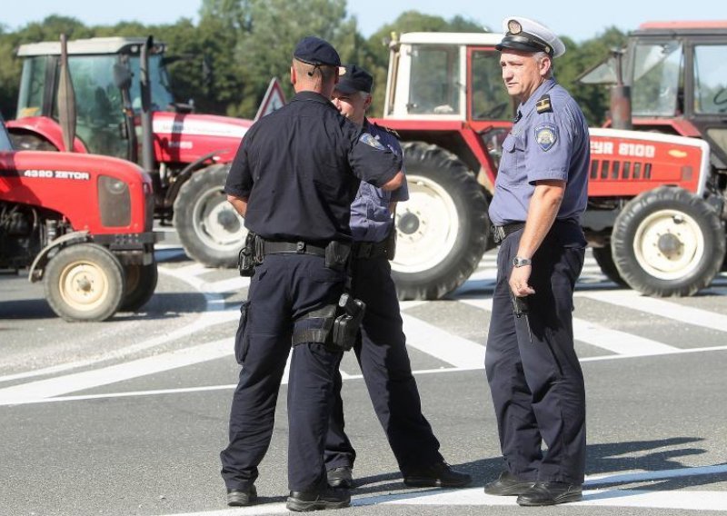 Police stop disgruntled farmers en route to Zagreb