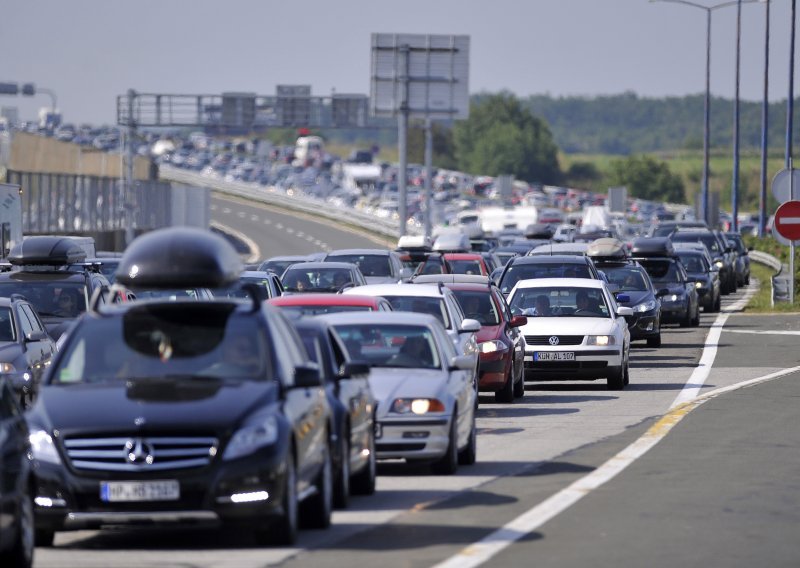 Kolona kod naplate Trakošćan duga 5 kilometra