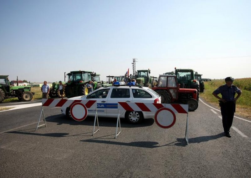 Seljaci pokušali blokirati granične prijelaze