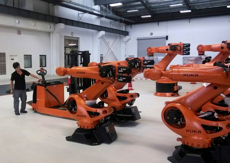 Roboti preuzeli tvornicu, produktivnost porasla 250 posto