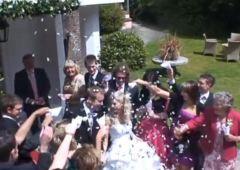 Evo kako se NE bacaju konfeti na vjenčanju