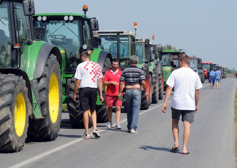 Farmers begin protest