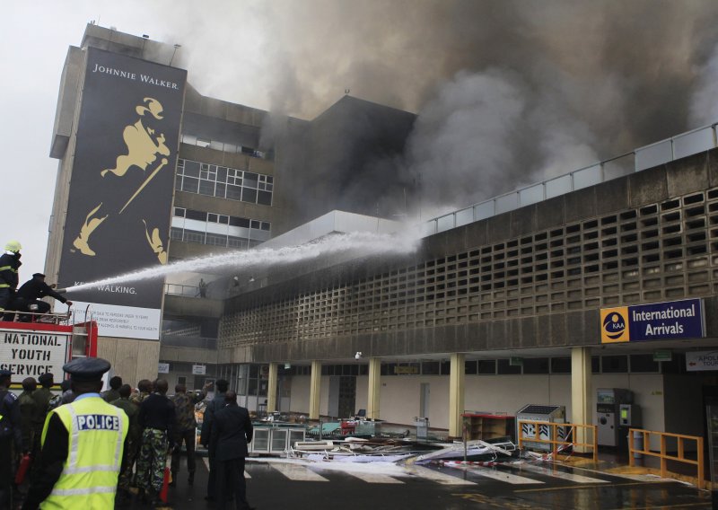 Velik požar zatvorio zračnu luku u Nairobiju