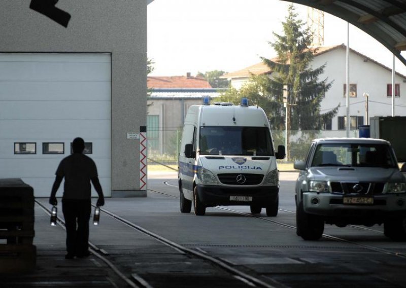 U tvornici Koka curi amonijak, dvije osobe u bolnici