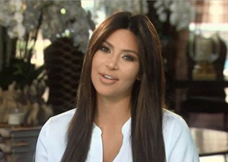 Prvo javno pojavljivanje novopečene mame Kim Kardashian