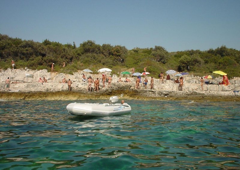 I Ministarstvo turizma protiv swingerske plaže