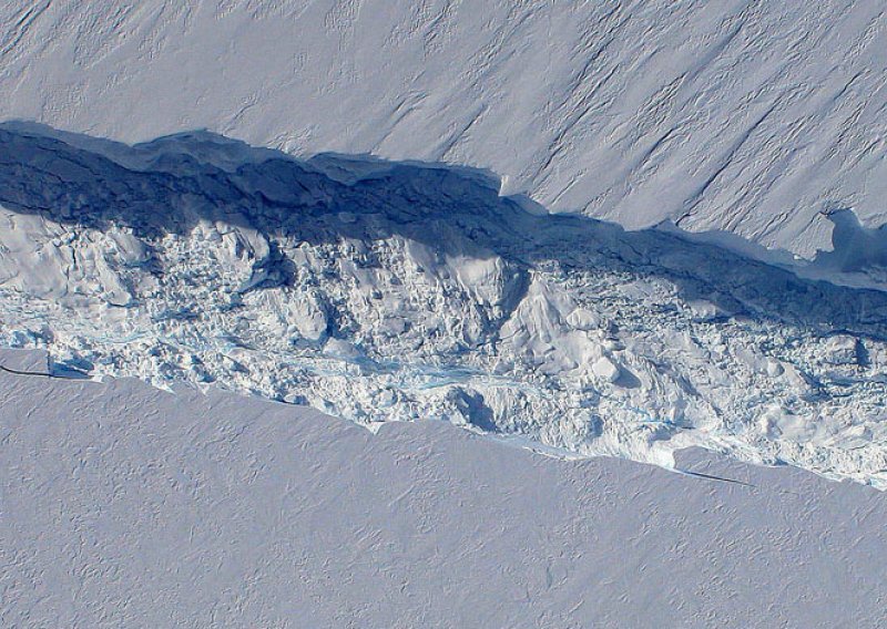 Odlomio se ledenjak dva puta veći od Brača