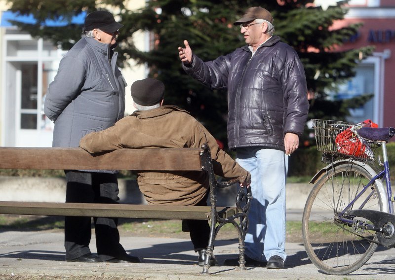 Slovenska vlada privremeno odustala od povećanja životne dobi za umirovljenje