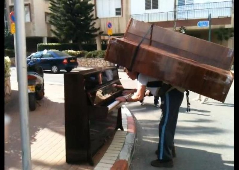 Evo kako Rusi nose klavire