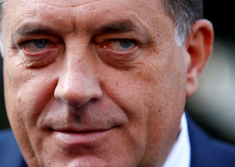 Dodika saslušala policija zbog nijekanja genocida u Srebrenici