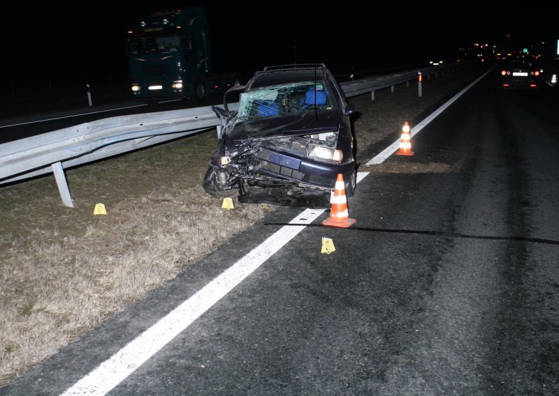 Zabio se u tegljač pa umalo završio pod kotačima drugog tegljača