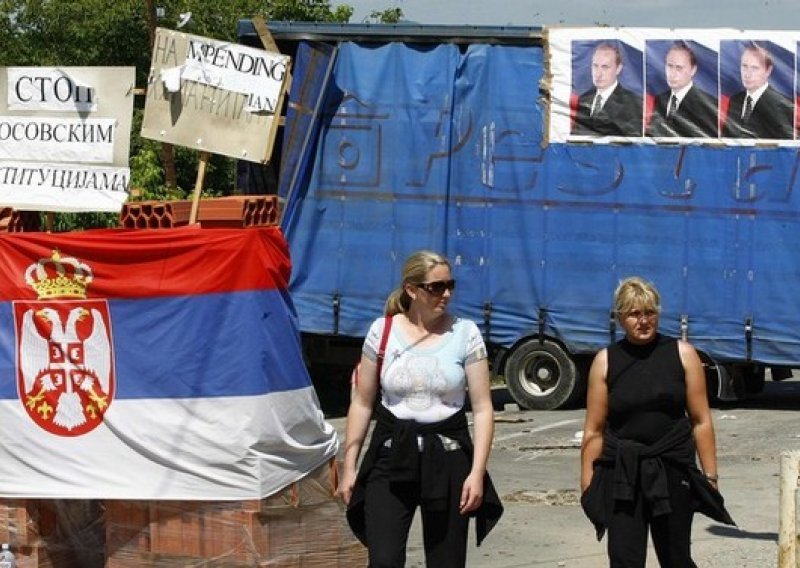 Kosovski Srbi počeli uklanjati barikade