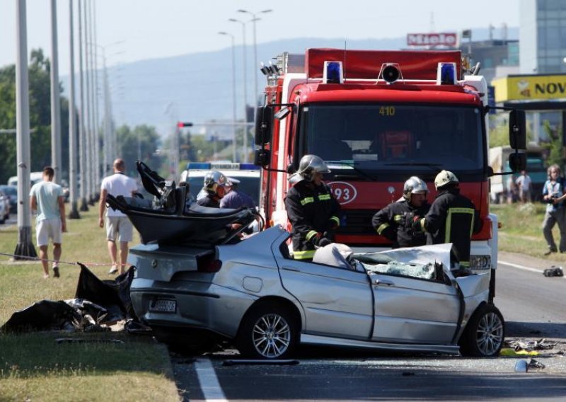 Jedna osoba poginula u teškoj nesreći u Buzinu