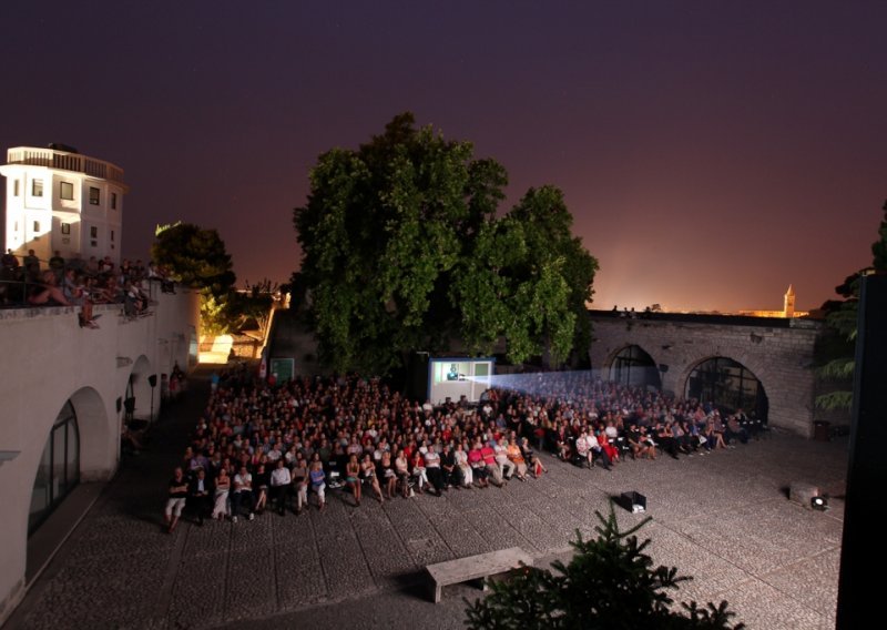 Kaštel zatvara, Arena otvara svoja vrata