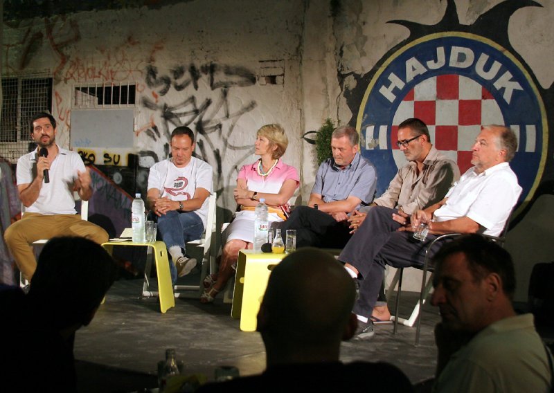 Turisti uživaju u uređenim javnim sadržajima