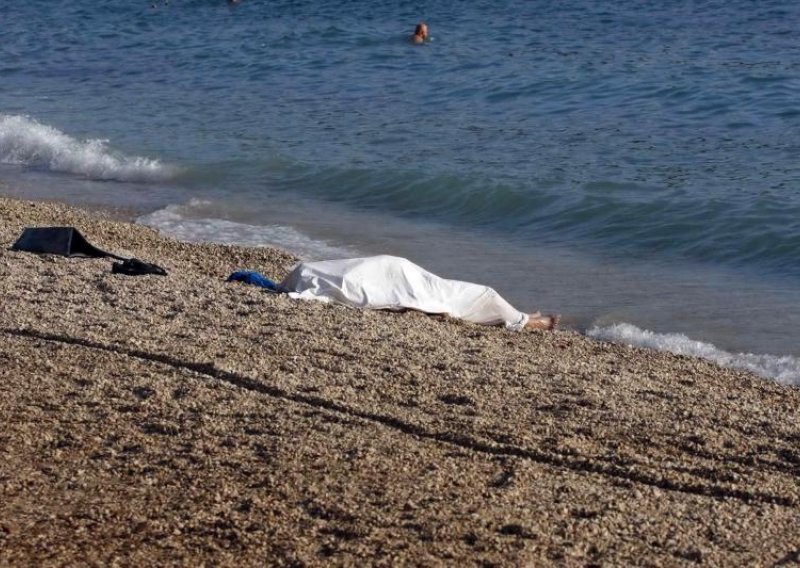 Dvoje mrtvih na plažama