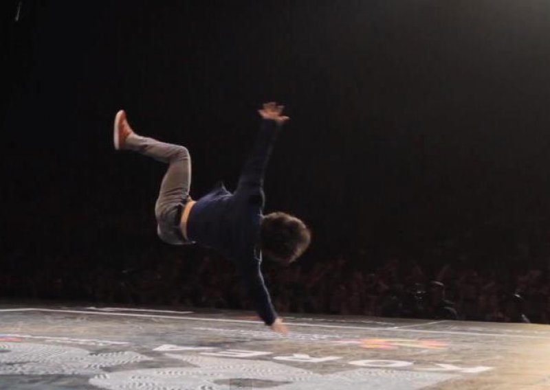 Jeste li ikad vidjeli ovakav breakdance?