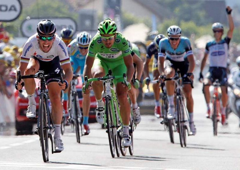 Cavendishu etapa, Froome izgubio više od minute