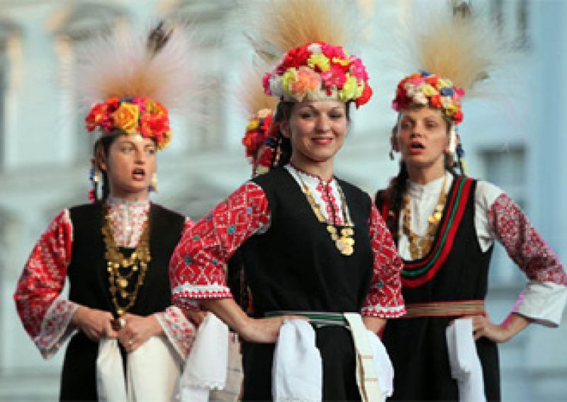 4,500 walk through Djakovo as part of folklore festival
