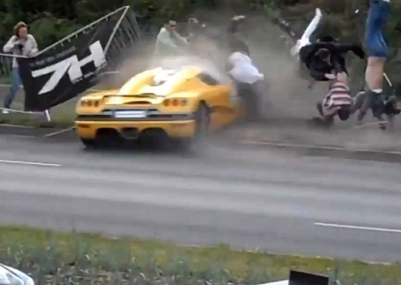 Pogledajte (ako morate) kako se Koenigsegg zabija u gledatelje!