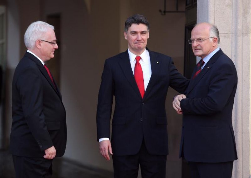 Josipovic and Milanovic give formal dinner for foreign statesmen
