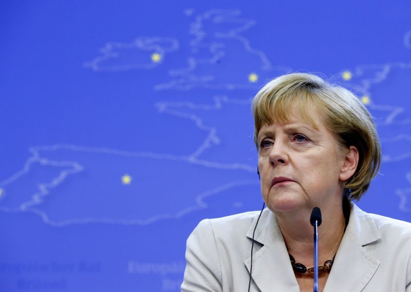 Štedljiva Angela Merkel stradala na starim skijama
