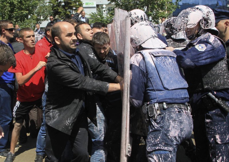 Prosvjed na Kosovu protiv ratificiranja bruxelleskog sporazuma