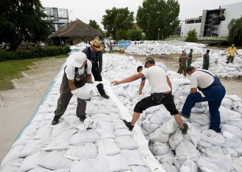 Danube flood crest passes safely through Croatia