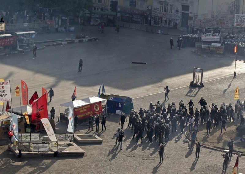 Turska policija brutalno 'očistila' Taksim